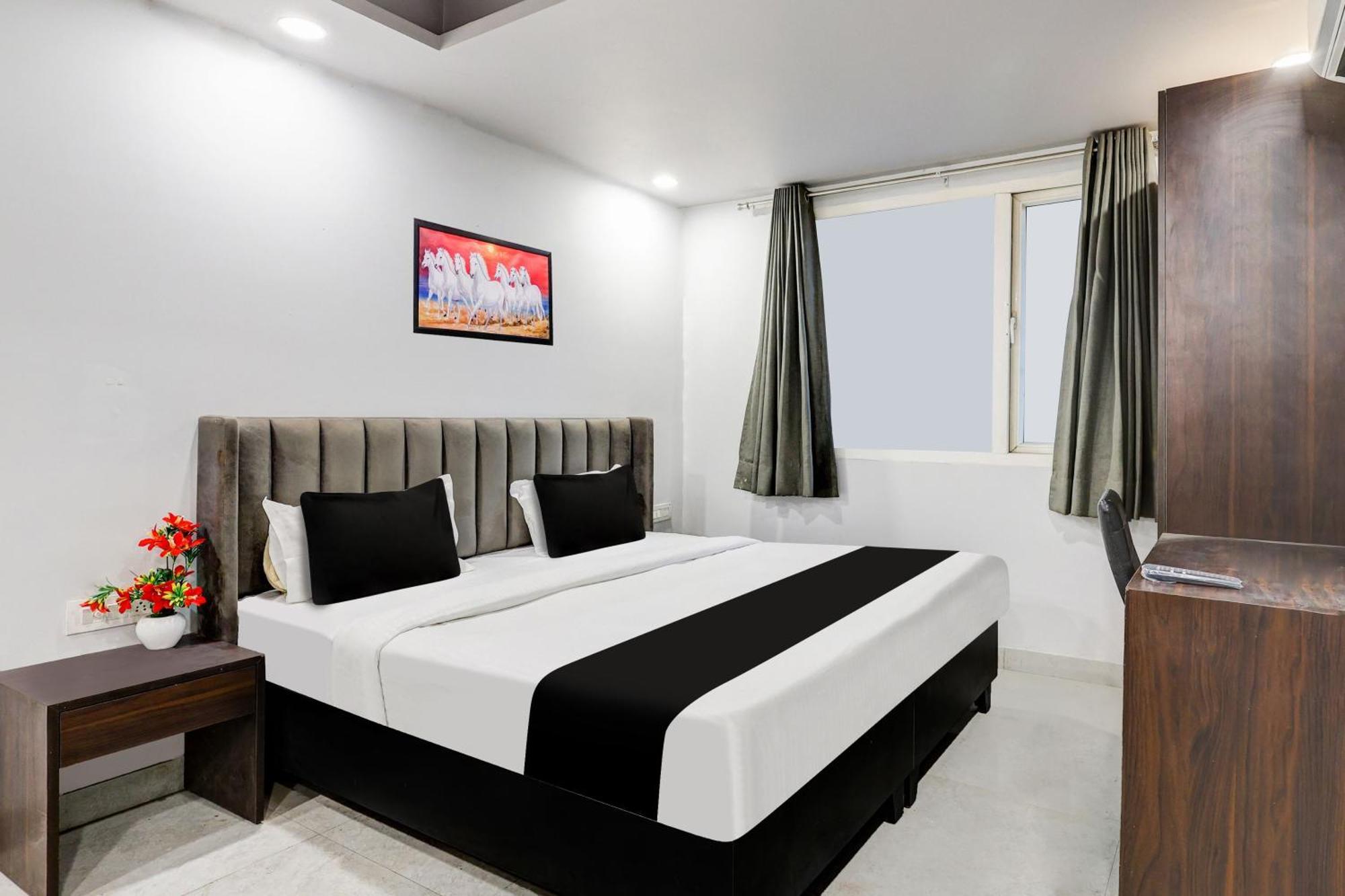 Super Collection O Shalimar Bagh Hotel Delhi  Exterior photo